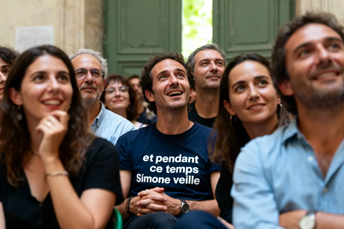 Et pendant ce temps, Simone Veille : Réservez votre place !